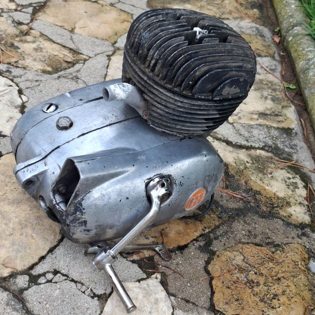 Motor montesa impala antiguo.