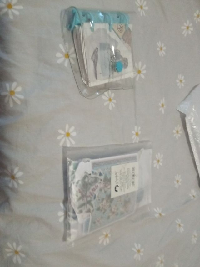 Mini archivador con pegatinas y papeles