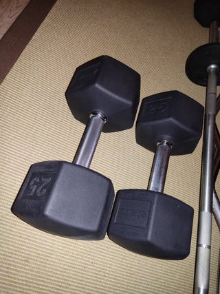 Mancuernas de 25kg cada una, marca ZIVA. Nuevas.