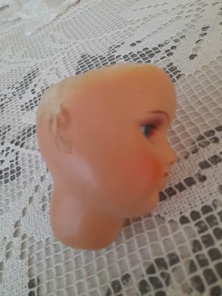 Cabeza de muñeca antigua