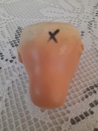 Cabeza de muñeca antigua