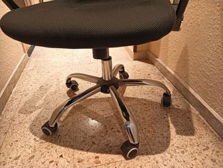 Silla negra de despacho