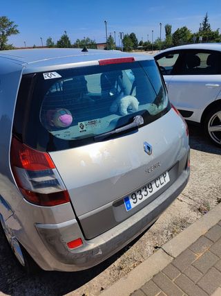 Para piezas Renault Scenic 2004.No mareantes. .