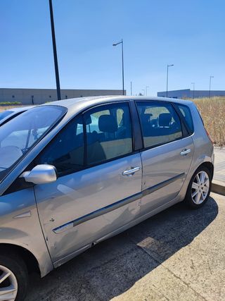Para piezas Renault Scenic 2004.No mareantes. .