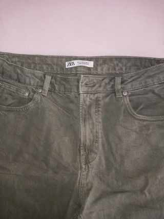 Pantalon corto de hombre de ZARA

