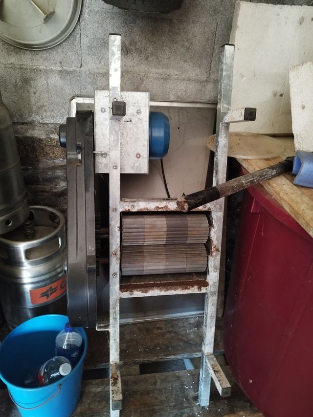 Estrujadora de uvas,vino