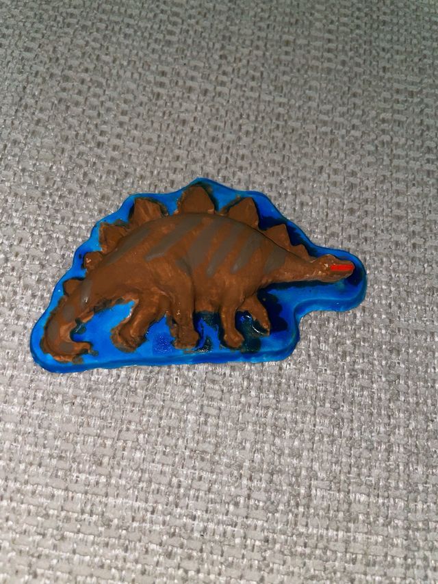 Dinosaurio pintado a mano