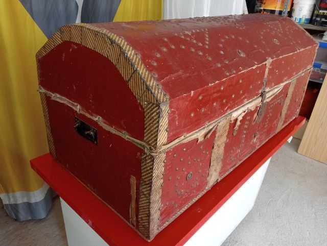 Baúl o cofre antiguo.