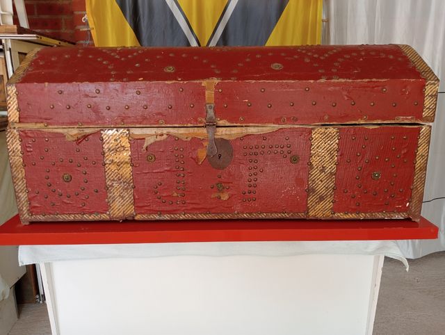 Baúl o cofre antiguo.