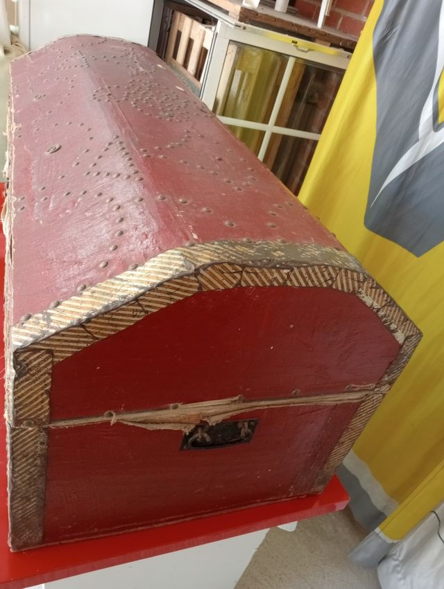 Baúl o cofre antiguo.