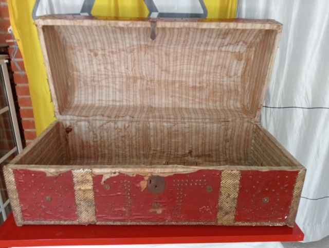 Baúl o cofre antiguo.