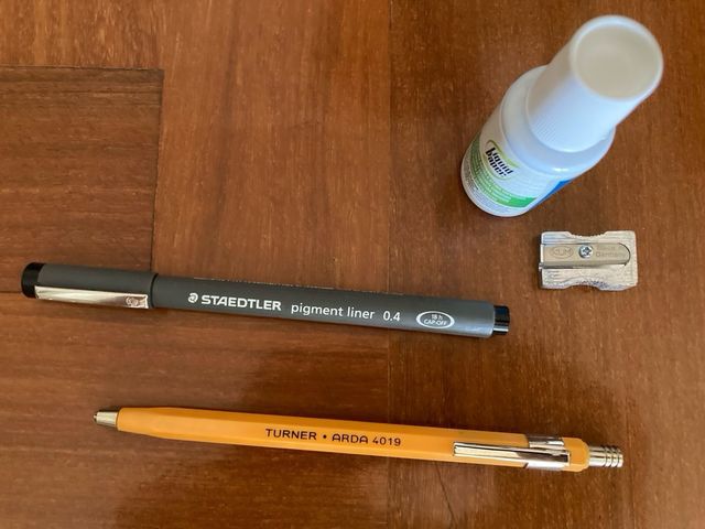 Set materiale scuola 10 pezzi di marca nuovi