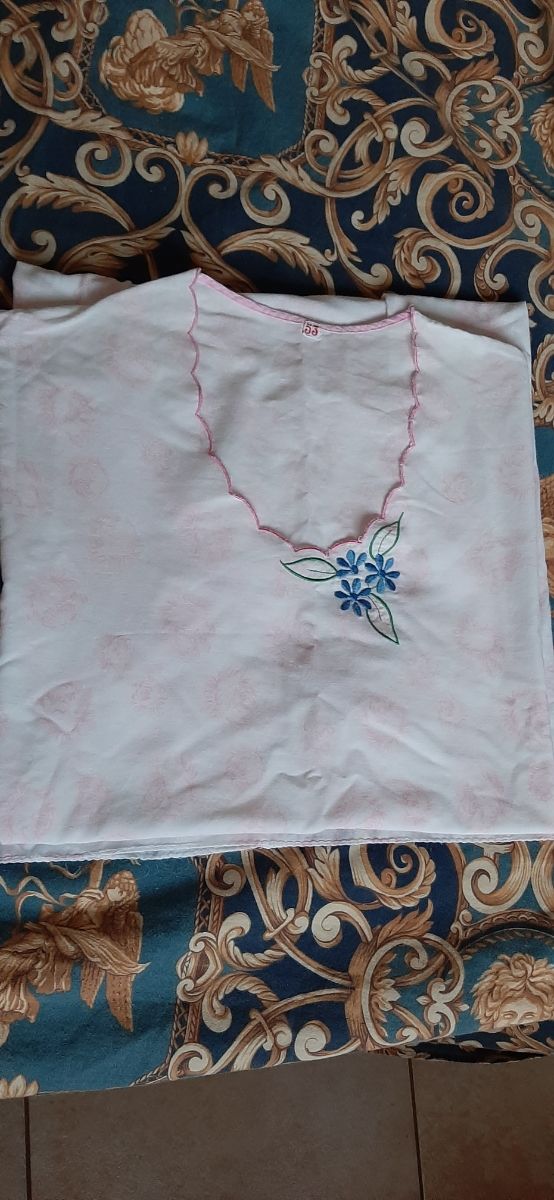 Camicia da notte ricamata nuova