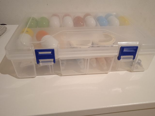 Maletín de bolis, subrayadores y post-it