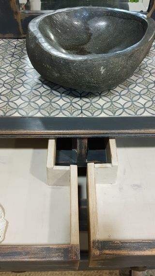 Mueble baño vintage con espejo. Cómoda