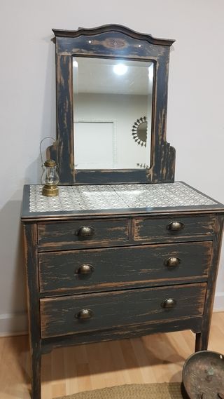 Mueble baño vintage con espejo. Cómoda