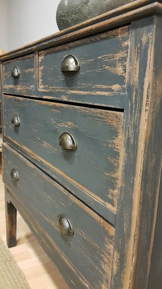 Mueble baño vintage con espejo. Cómoda