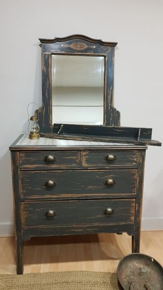 Mueble baño vintage con espejo. Cómoda