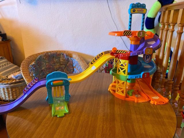 Torre parking tuc tuc bolidos