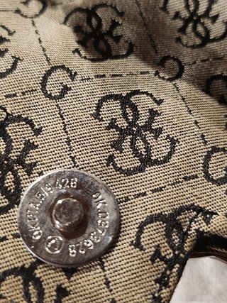 POCHETTE IN TESSUTO FIRMATO GUESS