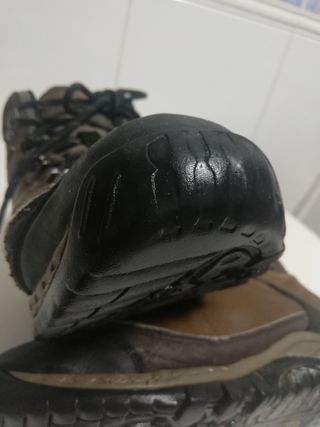Botas de montaña chica