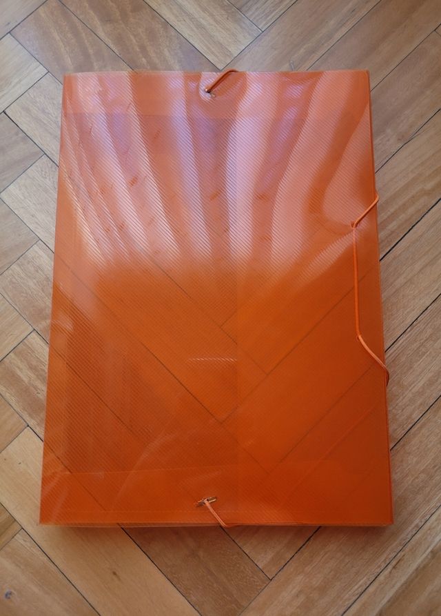 Carpeta transparente naranja