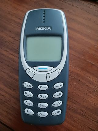 Nokia 3310 con cargador original
