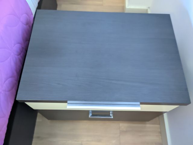 Dos mesitas de noche.