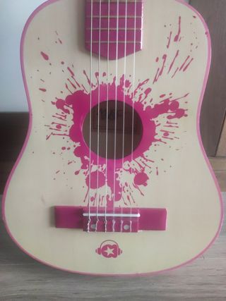 Guitarra pequeña 