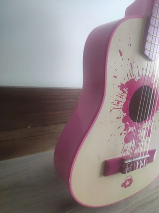 Guitarra pequeña 