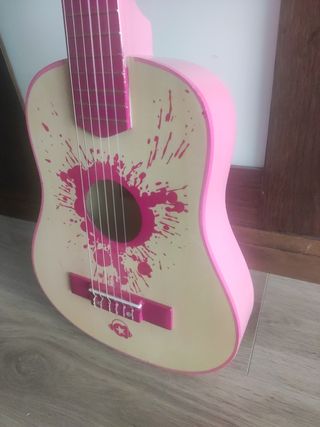 Guitarra pequeña 