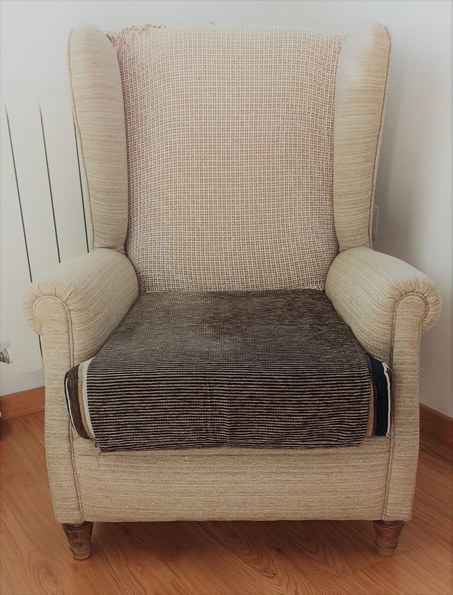 Sillón beige y marrón