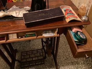 Maquina de coser antigua Alfa