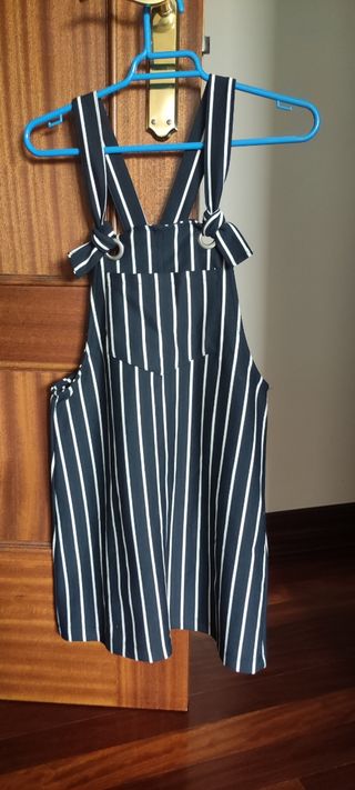 Vestido peto Bershka, talla XS