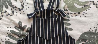 Vestido peto Bershka, talla XS