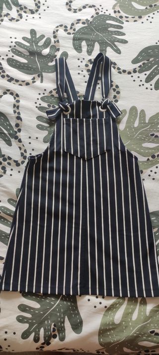 Vestido peto Bershka, talla XS