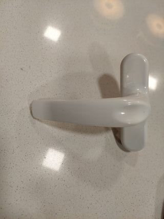Manillas para puertas y ventanas de PVC y aluminio