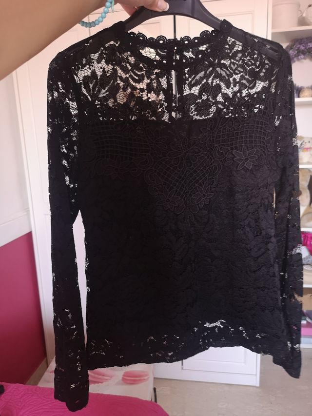 Maglia nera in pizzo