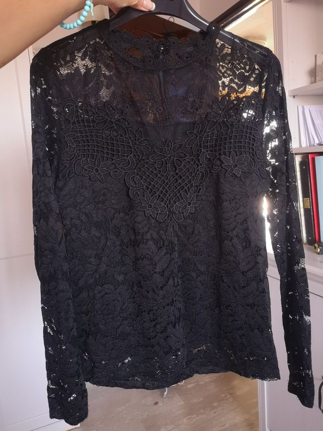 Maglia nera in pizzo