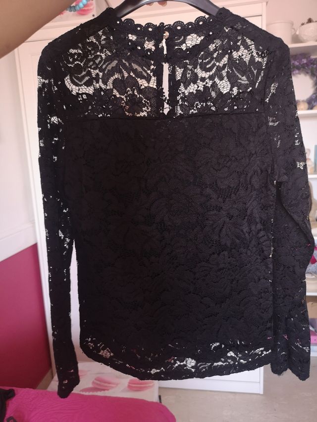 Maglia nera in pizzo