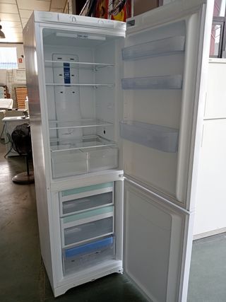 Frigorífico combi indesit