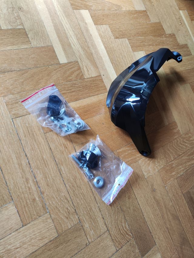 Cubre manetas KTM 890 izq