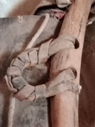 YUGO ANTIGUO DE PIEL Y MADERA