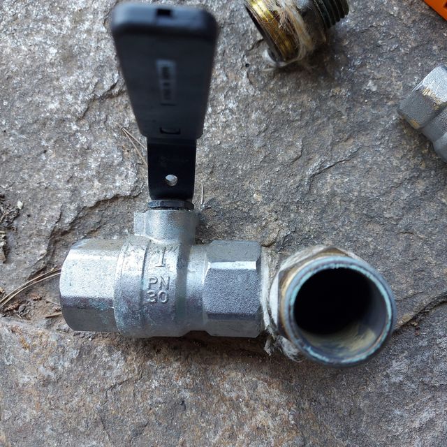 Llaves bola y material fontanería