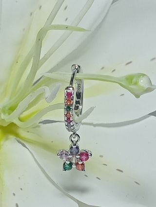 Pendientes de aro flor plata de ley.