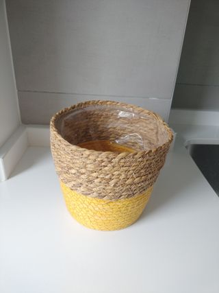 Cubre maceta de mimbre