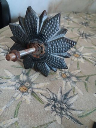 Pomo ,manilla,embellecedor de hierro