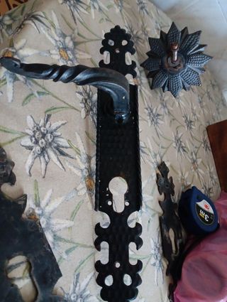 Pomo ,manilla,embellecedor de hierro