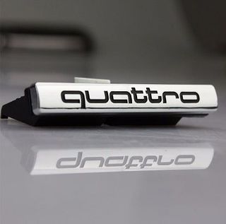 Emblema insignia audi quattro cromado