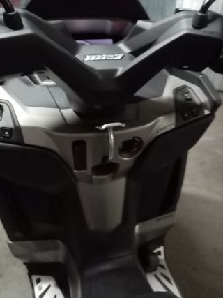 Moto Piaggio MP3 530